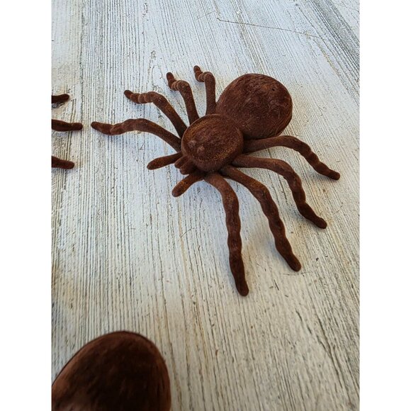 Tarantula spider realistic life-size lifelike Halloween props Brown plastic - Picture 4 of 8